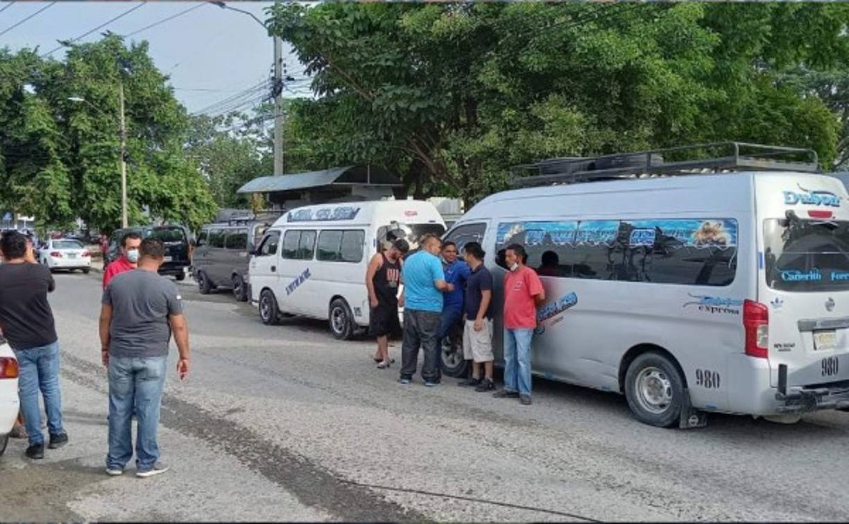 Los transportistas pusieron en marcha el paro a nivel nacional ante incumplimientos por parte del Gobierno.