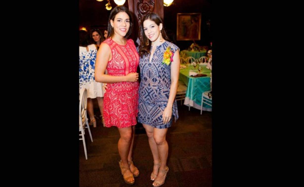 Daniela Prieto y la feliz novia Cecilia Prieto, quien está feliz de contraer nupcias con Christian Collier.