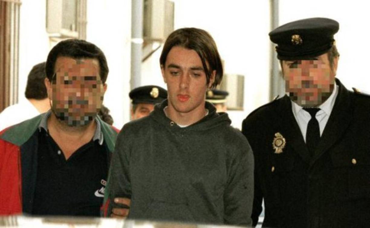 José Rabadán, el 'Asesino de la Catana' - Mató a sus padres y a su hermana con una espada de samurai y un machete. Tenía 16 años cuando cometió el crimen.