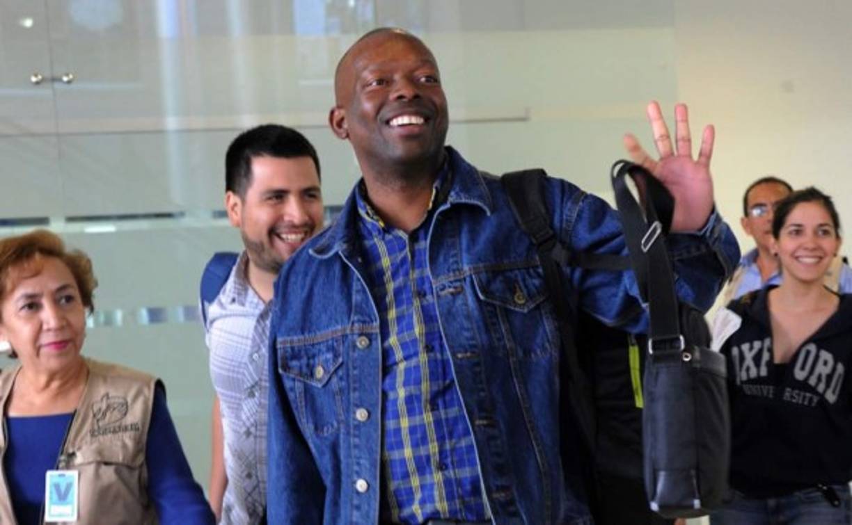 Ángel Amílcar Colón durante su llegada al aeropuerto internacional de Toncontín.