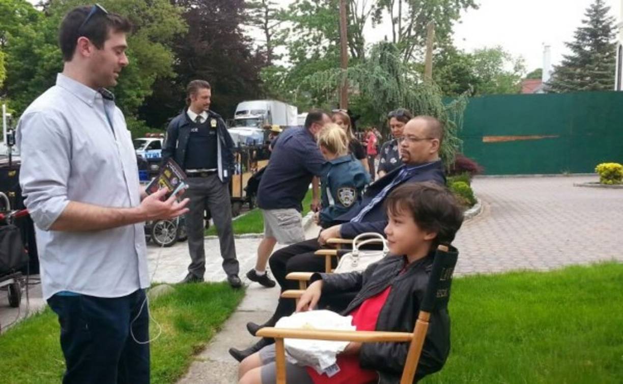 Ángel Romero en un set de la Ley y el Orden.