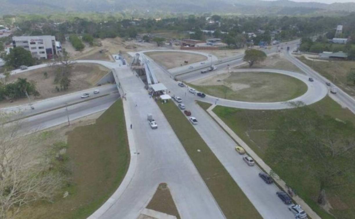 Los primeros sampedranos ya estrenaron el intercambiador del norte como lo había prometido el Gobierno y el consorcio Siglo 21. La pretensión es que las personas que viajarán durante esta Semana Santa pueden circulan sin ningún atraso.