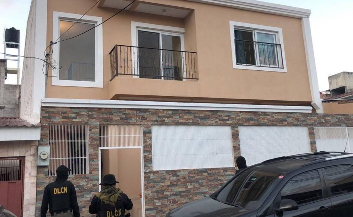 Se incautaron alrededor de 600 matrículas de bienes inmuebles, 19 vehículos, 16 sociedades mercantiles, una aeronave y 38 cuentas bancarias.