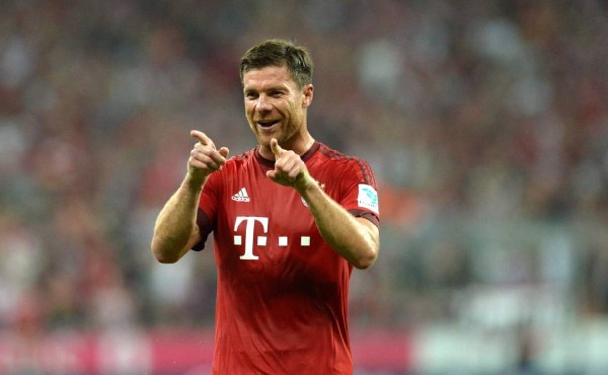 El centrocampista español Xabi Alonso está aplazando su renovación con el Bayern Múnich a pesar de que termina contrato al finalizar esta temporada. Según informa el Diario Vasco, esta situación podría activar la vuelta del futbolista a la Real Sociedad. El volante siempre ha mostrado cariño hacia al club txuri urdin aunque la actual ficha del jugador complicaría la operación.