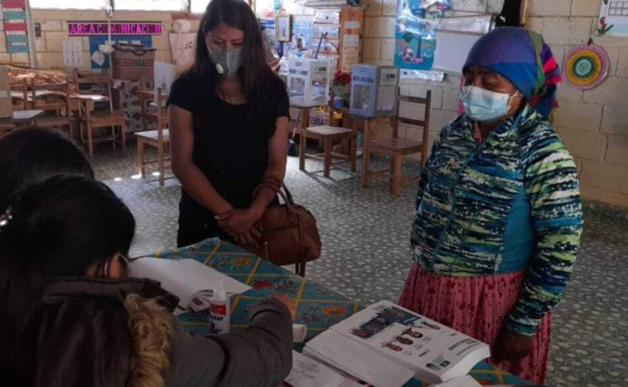 Algunas mujeres lencas llegaron acompañadas de sus hijos.