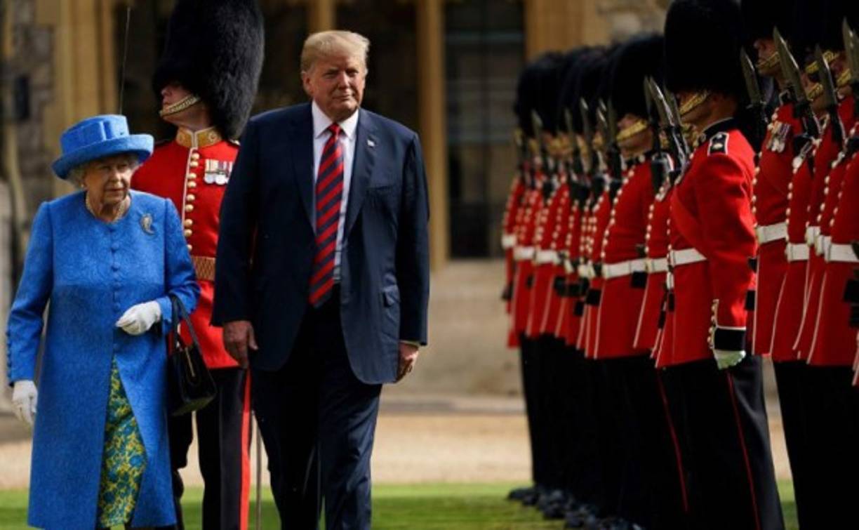 Tras su polémica visita a Reino Unido, el presidente de EEUU, Donald Trump, ha desatado una ola de críticas por su comportamiento.