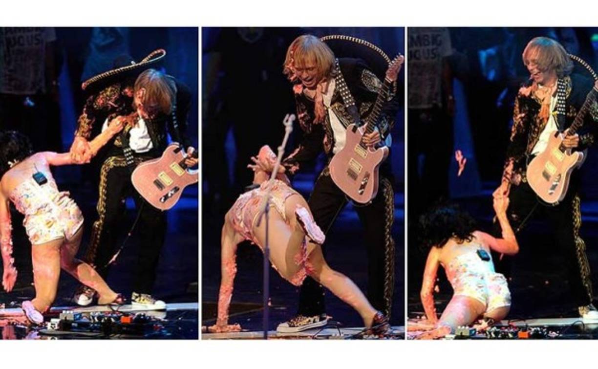 Katy Perry y su caída en México.