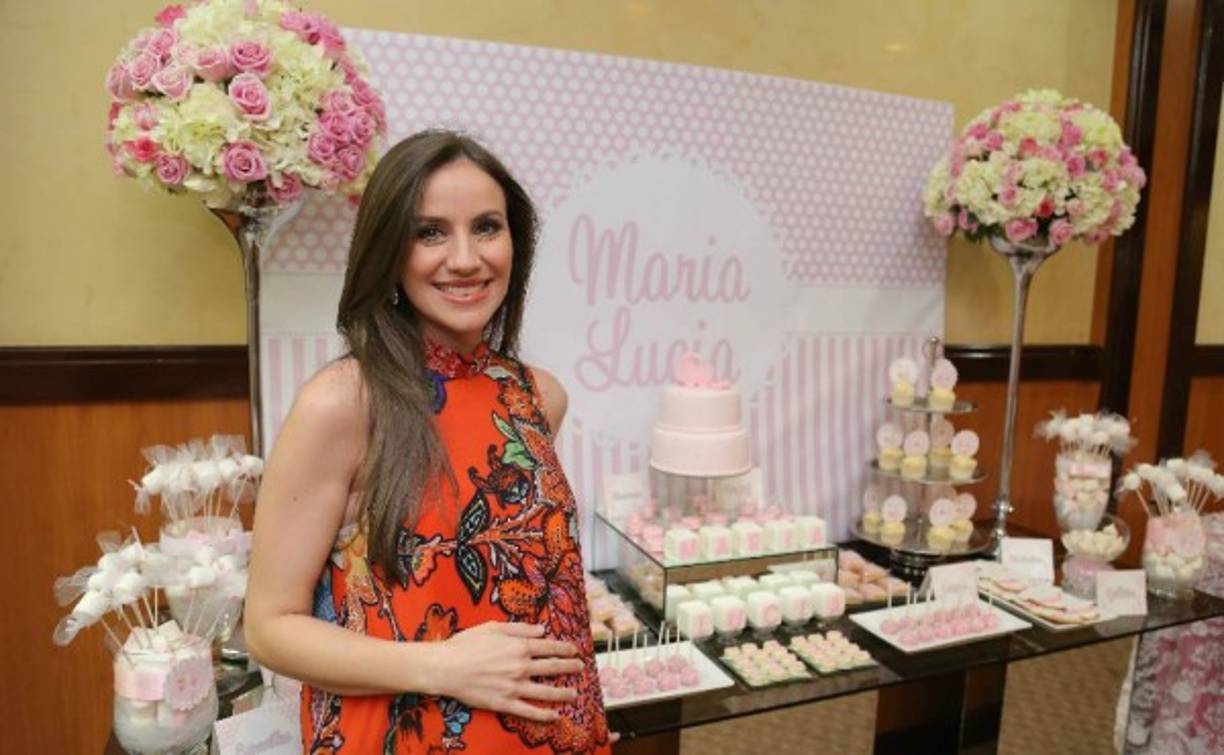 Ericka Facussé de Handal está emocionada por la llegada de su linda bebé, el tercer hijo de su hermosa familia.