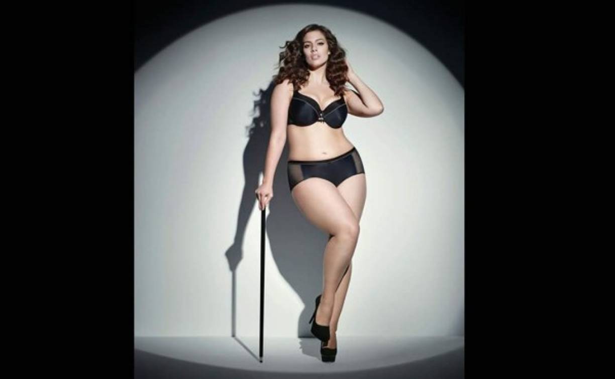 Para Ashley Graham no hay nada más bello que celebrar sus curvas.