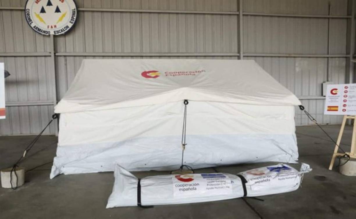 La agenda de doña Letizia incliyó un encuentro con el presidente Juan Orlando Hernández y su esposa Ana García en el aeródromo de San Pedro Sula y un almuerzo como colofón de la visita.