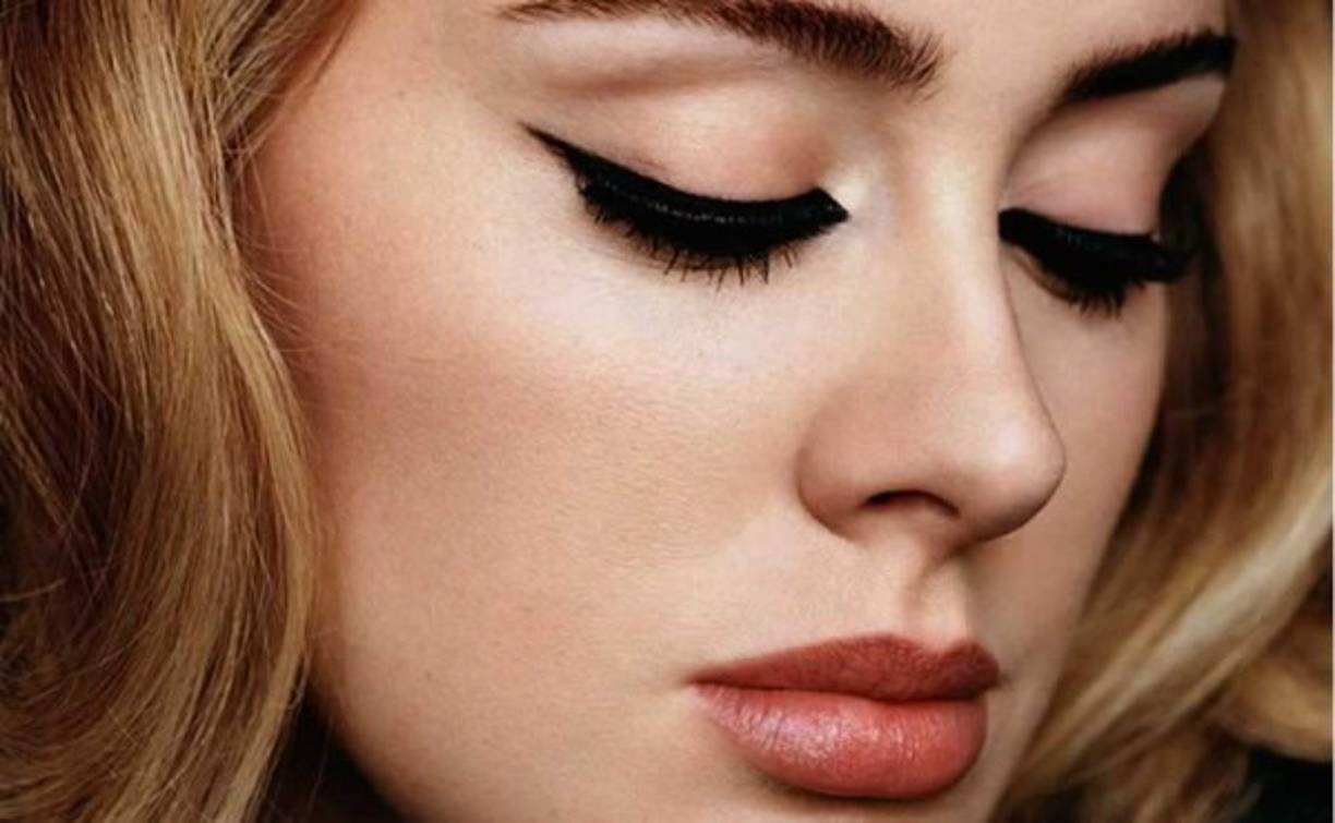 Pero lejos de confirmar o desmentir esta información, lo único cierto es que su nueva imagen, que coincide misteriosamente con la publicación de su tercer álbum de estudio.