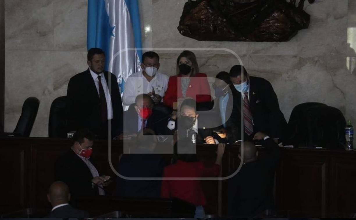 Hasta en horas de la mañana no se hizo presente la junta directiva provisional del Congreso. 