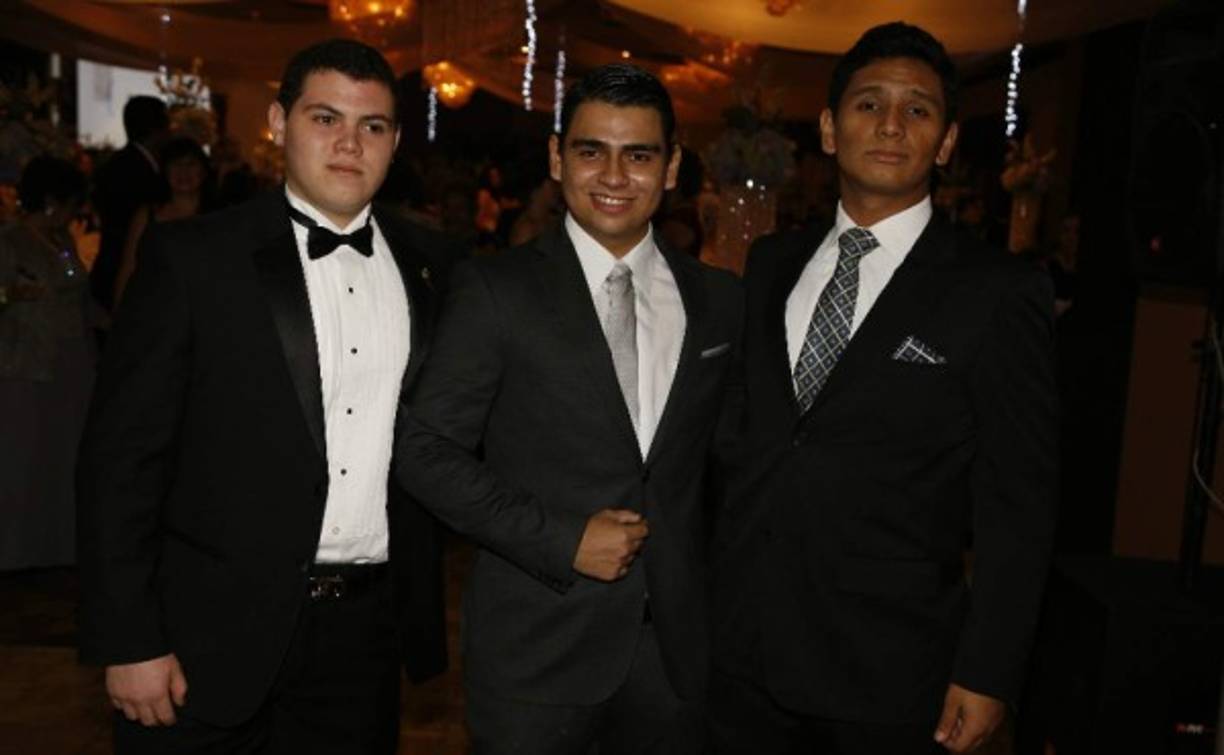 Roberto Medrano con José Arita y José Rodríguez .