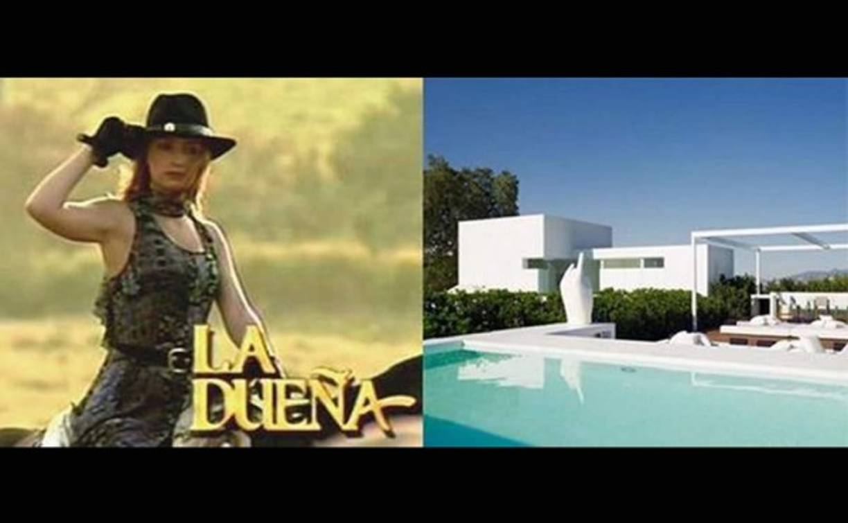 Como la protagonista y víctima de la trama, quien en un momento cumbre se hincó apenas vestida con una bata de baño en medio de la tempestad, para reclamar lo que era suyo, así también el personaje de los memes.