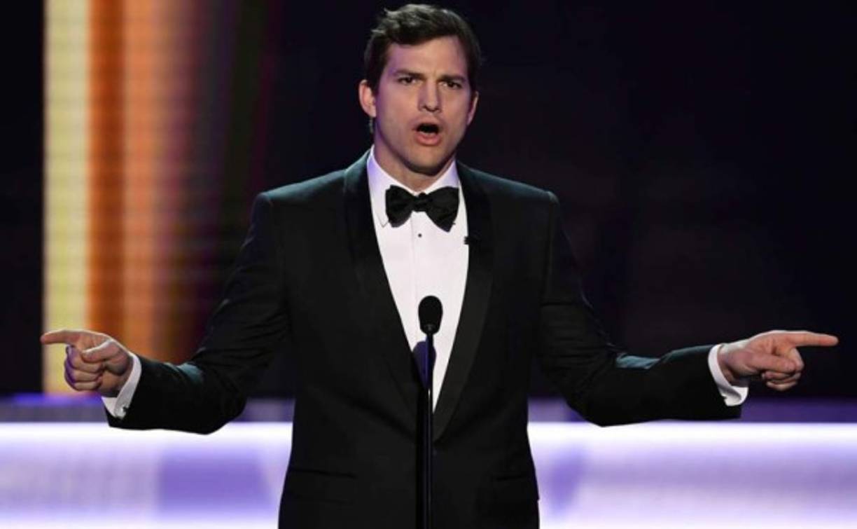 Ashton Kutcher, no solo es fama y una cara bonita, el actor estudió Ingeniería Bioquímica en la Universidad de Iowa.