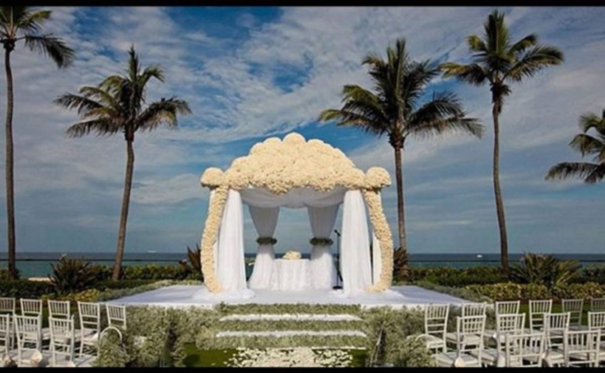 'Van a celebrar una boda muy divertida. Sofía y Joe están realmente felices. Son una pareja tan natural que ya se sienten casados'.