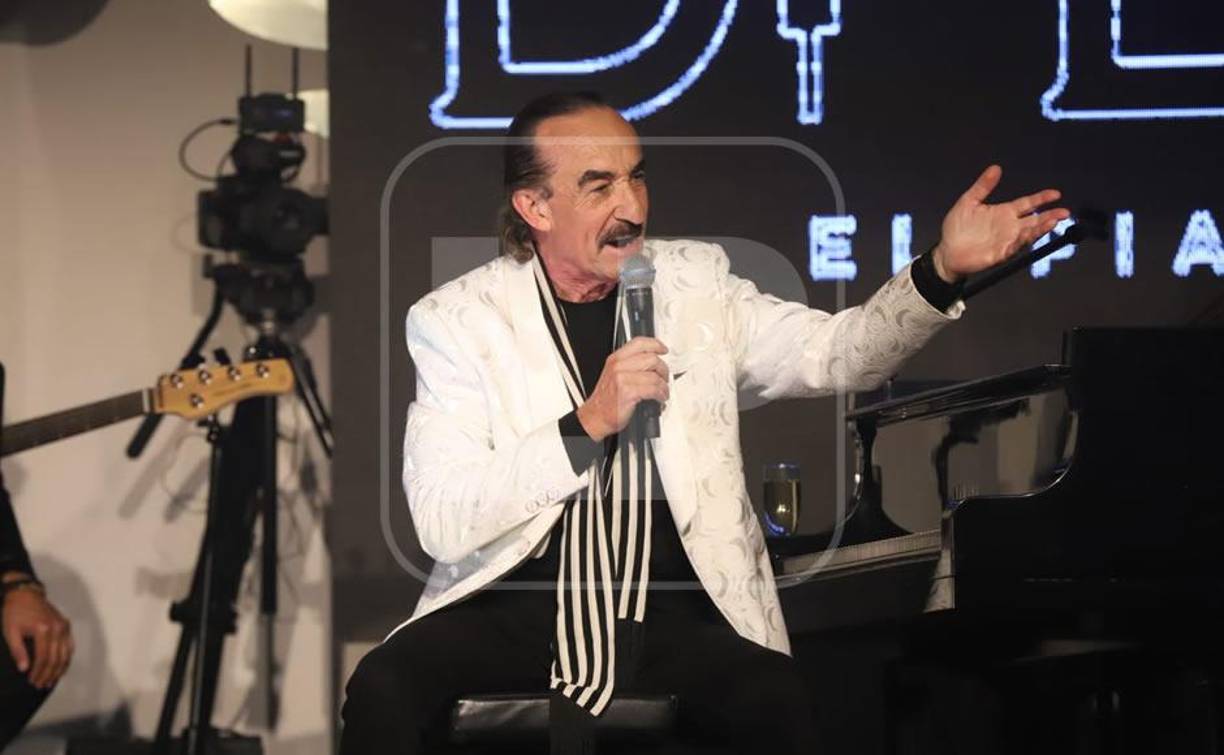 Aparte, resaltó la importancia de las damas en la sociedad, “tengo mucho respeto y admiración por las mujeres, ellas merecen que se les trate bien”.