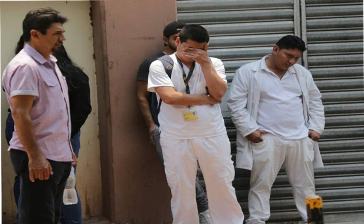 Compañeros de universidad de Roberth Gómez lamentaron lo sucedido la noche del viernes en Tegucigalpa.