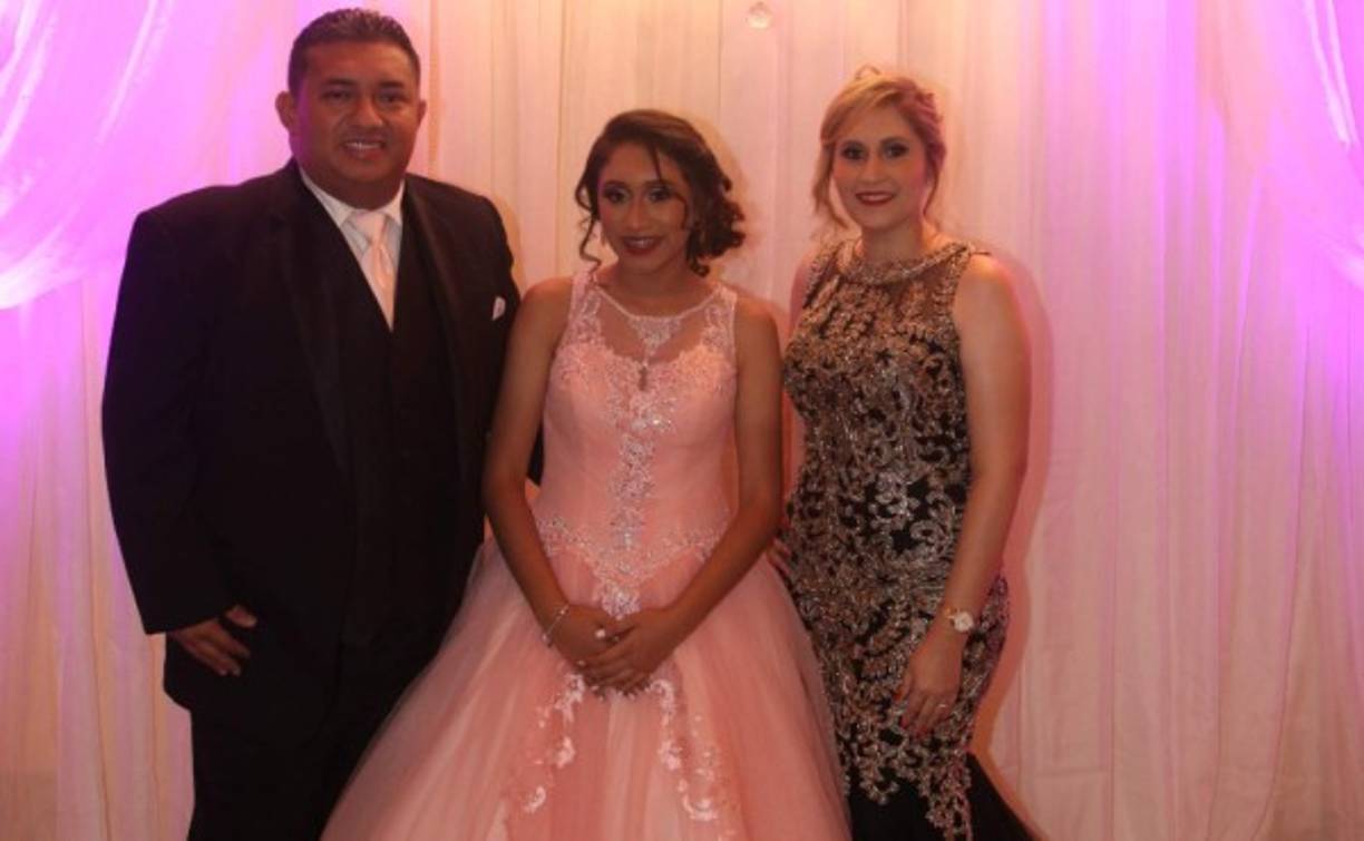 Luis y Wendy Recarte junto a Wendy Yadira Márquez.