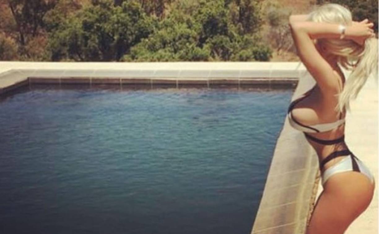 Charlotte Caniggia con sus atrevidas fotografías sube la temperatura en las redes sociales.