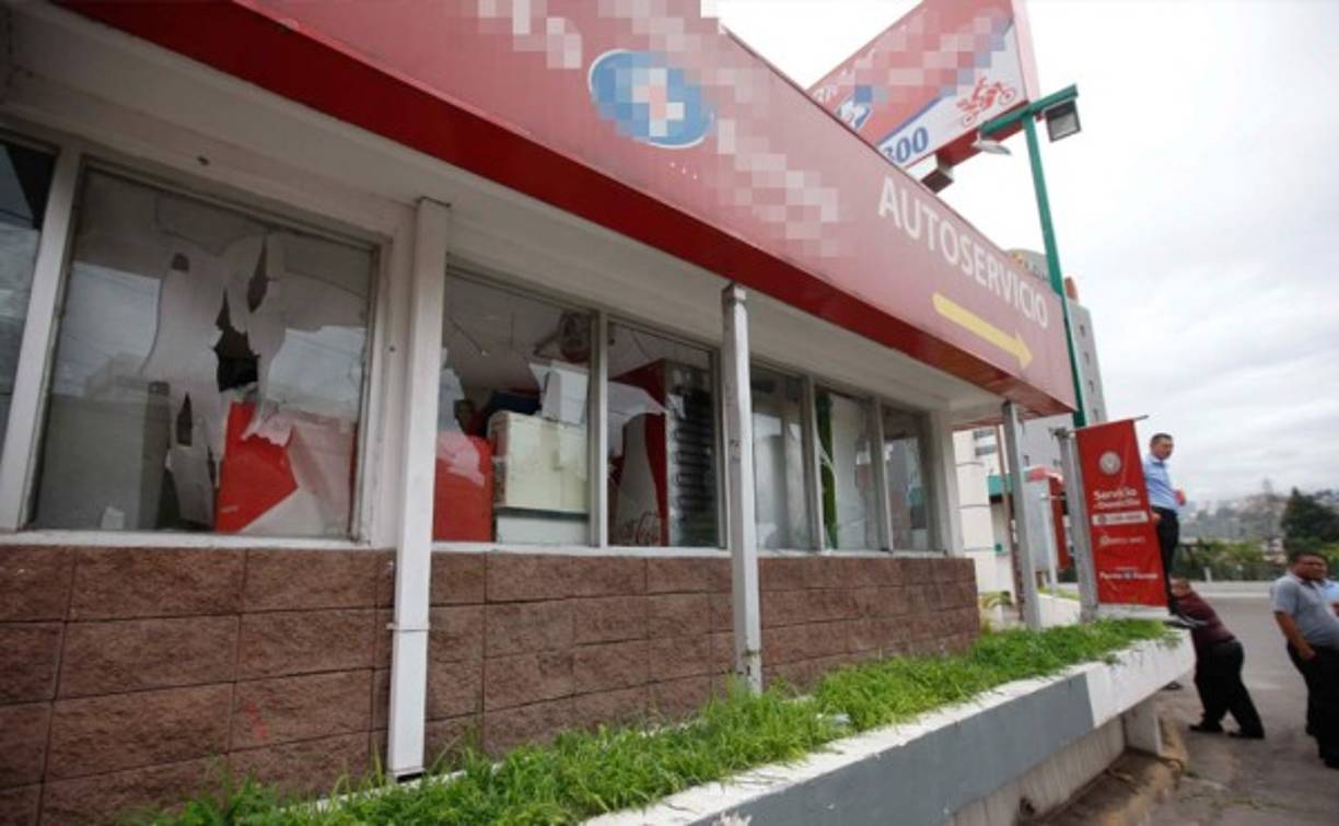 Comercios de tecnología, supermercados, farmacias y más terminaron destruídas.