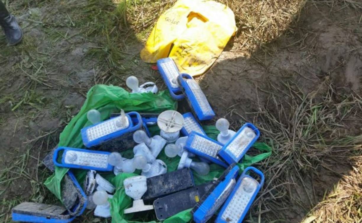 Focos encontrados cerca de la avioneta que cayó en hacienda El Jiote de El Progreso, Yoro.