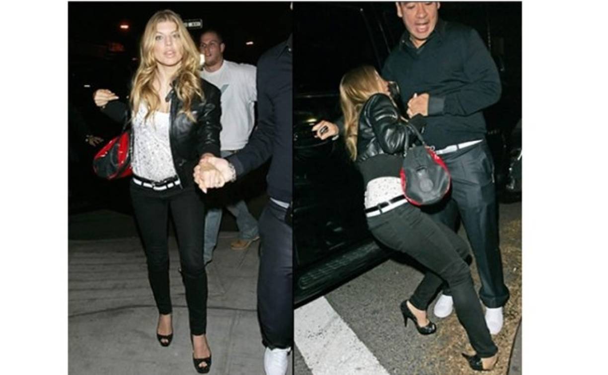 La cantante Fergie también sufrió un resbalón.