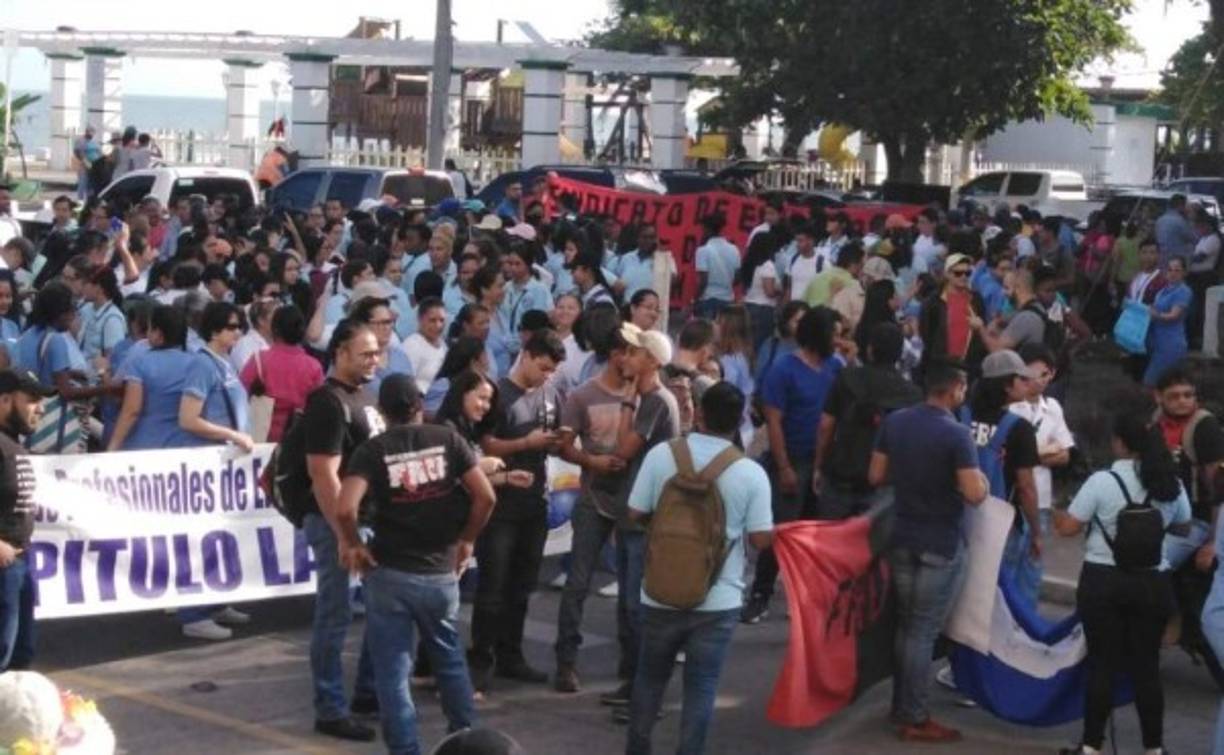 Los decretos aprobados tienen que ver con los sectores Salud y Educación en Honduras.