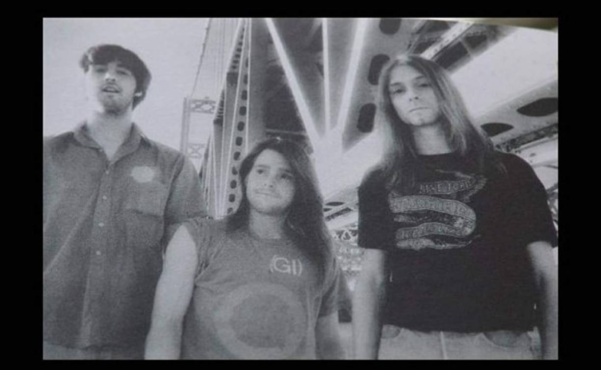 Kurt había escapado de una clínica de rehabilitación semanas antes de su muerte; hasta el día que se encontró, el paradero del artista era desconocido. Su esposa. Love, había contratado a un detective para hallarlo, que por cierto era también el padre de ella, Hank Harrison.