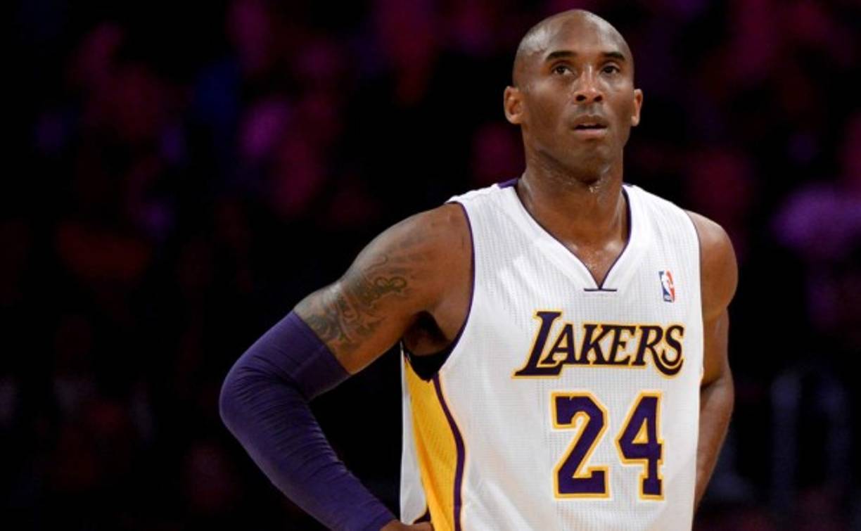 KOBE BRYANT. En 2003 fue acusado de violar a una joven. Tras pagar una fianza de 25.000 dólares fue liberado.