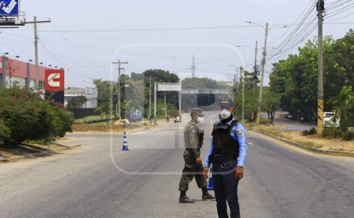 Los agentes de la Policía y elementos militares tienen la orden de detener durante 24 horas a los ciudadanos que incumplan las medidas establecidas.