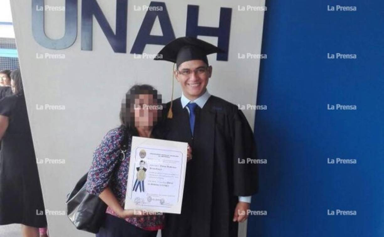 Yefrin estudió durante muchos años para lograr ser médico y servir a los demás.