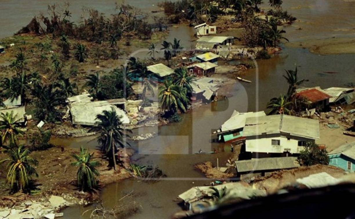 En materia de infraestructura asistencial, 23 de los 28 hospitales sufrieron daños parciales o totales en sus sistemas de distribución de agua. Quedaron seriamente dañados 123 centros de salud, de los cuales 68 no pudieron seguir funcionando al tiempo que más de 100,000 personas requerían atención médica.