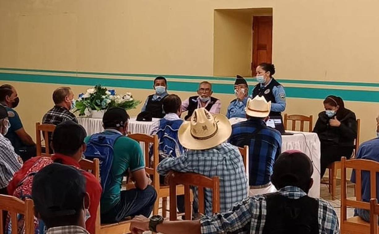 Imparten charla sobre prevención de incendios y delitos contra el medio ambiente a representantes de 30 comunidades, patronatos y juntas de agua del municipio de San Lucas, El Paraíso.
