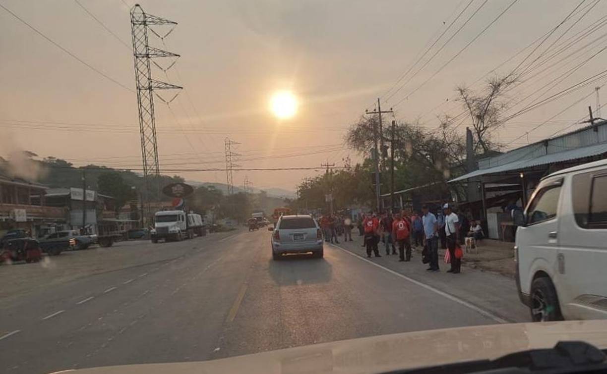 La población fue sorprendida desde horas tempranas cuando se dirigía sobre todo hacia sus trabajos. 