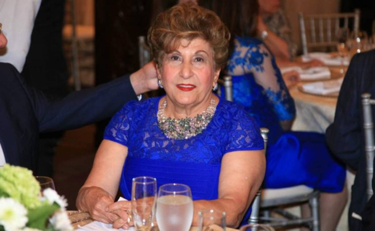 La bella Lily Faraj.