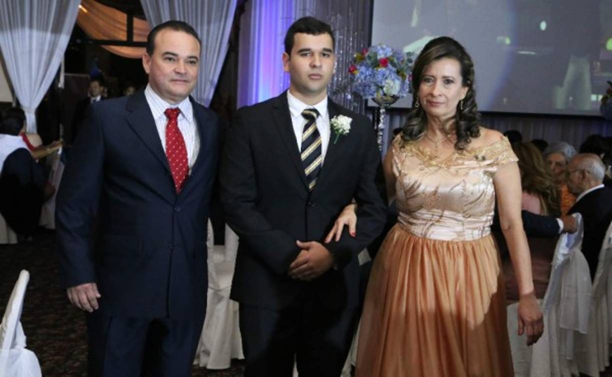 Luis, Luis y Yanira Vindel .