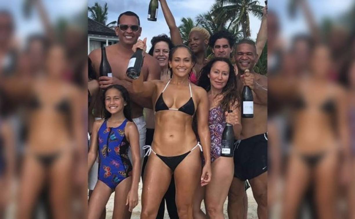 La diva del Bronx cumplió 49 años este 24 de julio, los que celebró en familia y mostrando una figura de infarto.