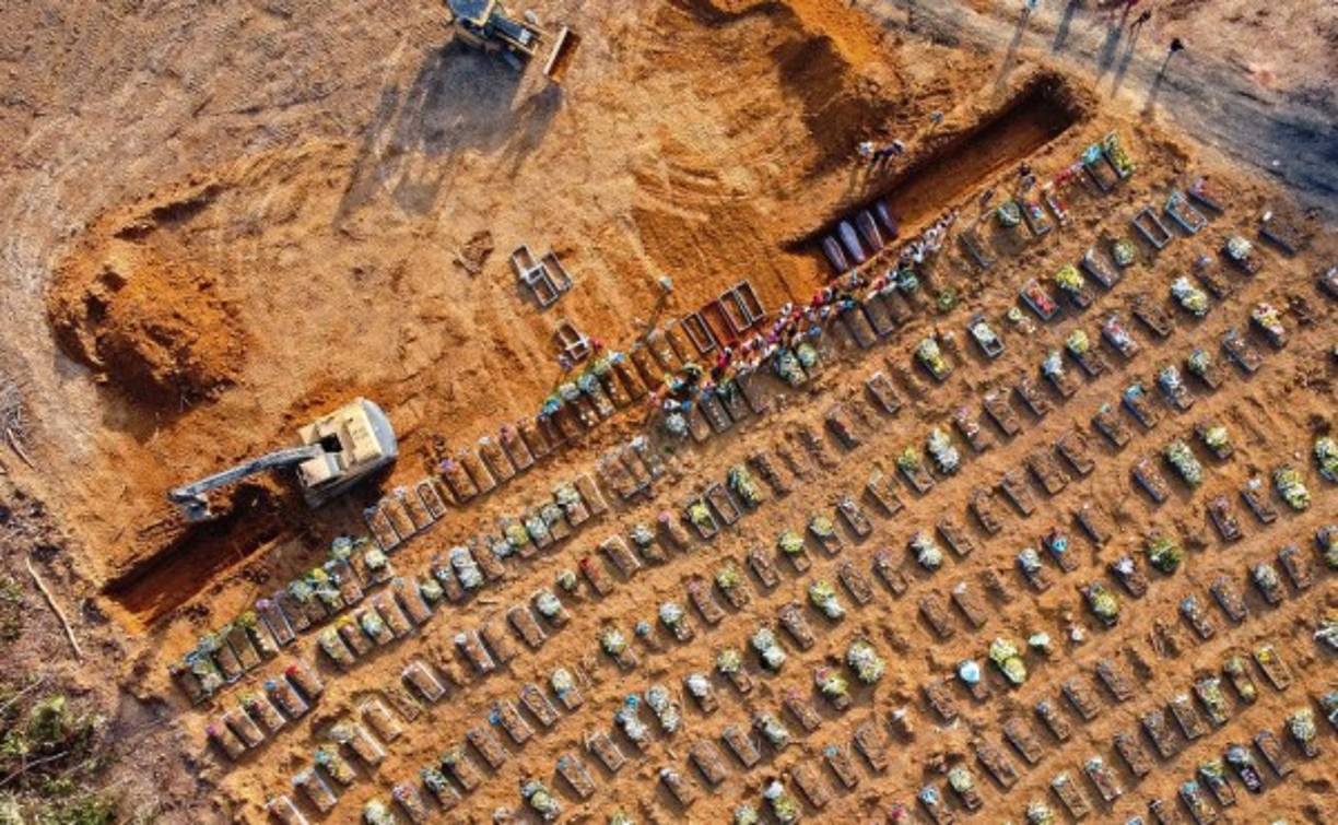 Con 1,8 millones de habitantes, Manaos concentra cerca de la mitad de la población del estado de Amazonas, donde las distancias son continentales y las condiciones en la mayoría de los municipios precarias, con una casi inexistente infraestructura hospitalaria.