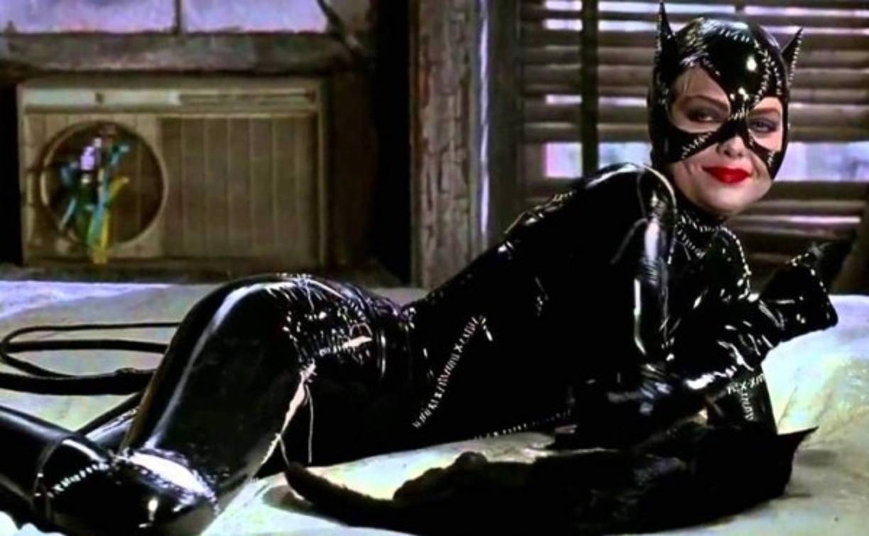 A propósito del 80 aniversario de la creación de Batman, su coprotagonista no puede quedar fuera de escena. Se trata de Gatúbela, quien ha sido interpretada por diversas actrices que probablemente lucharon por dejar una huella de sensualidad y belleza en su papel. Repasamos algunas de las que fueron elegidas.