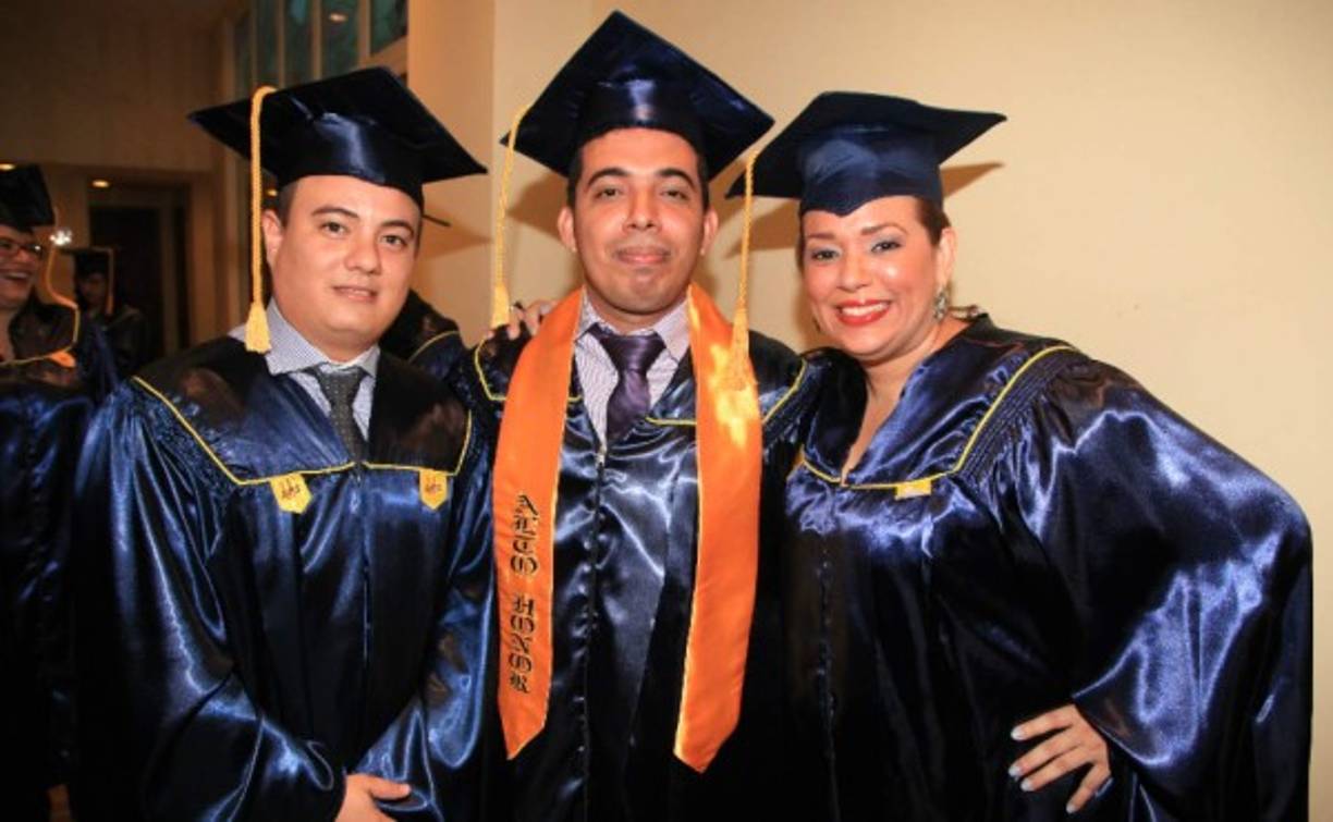 Edison Colindres, Héctor Domínguez y Tania Pineda.