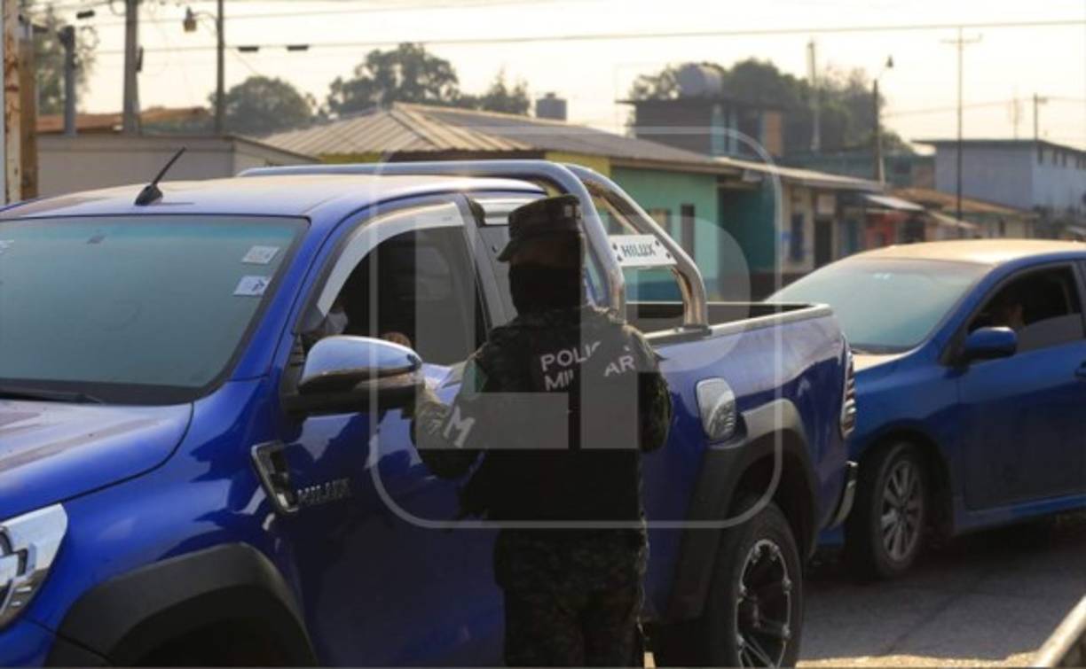 La Policía permanece realizando operativos de vigilancia para que el toque de queda se respete, al igual que el límite de circulación.