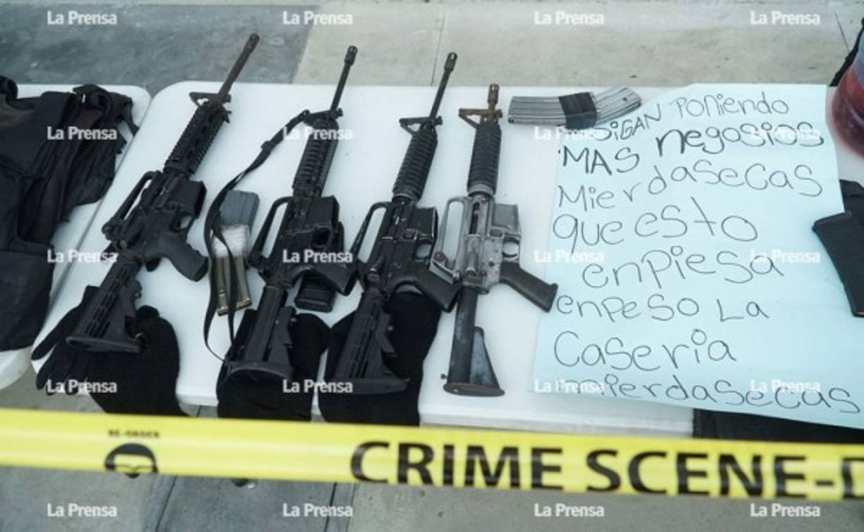 También le encontraron un cartel a los supuestos pandilleros.