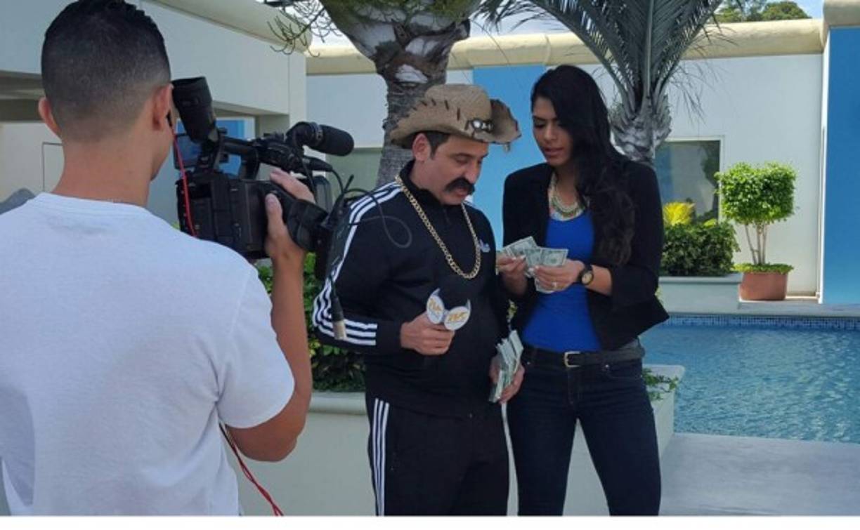 Por su trabajo Loren ha podido entrevistar a grandes celebridades como al actor Robinson Díaz en su reciente visita a Honduras.