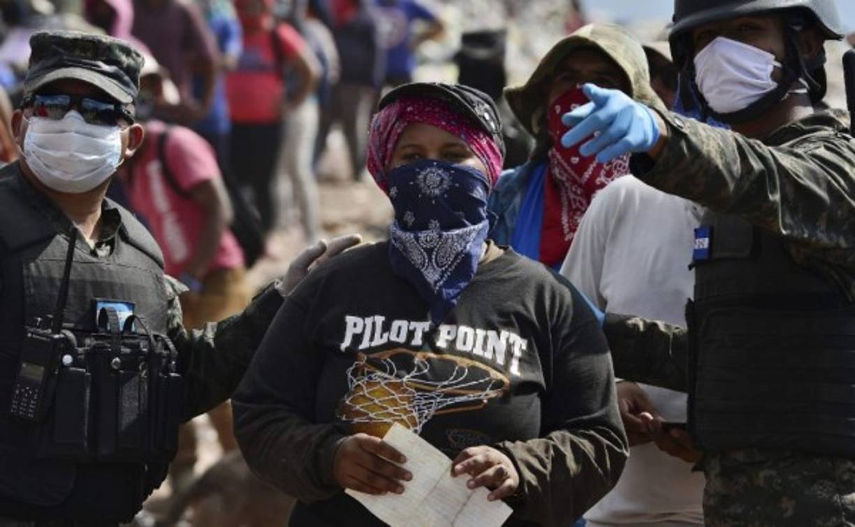 Estas manifestaciones transcurren sin incidentes ni enfrentamientos con la Policía, cuyas autoridades han explicado a los grupos que el Gobierno es el encargado de entregar las raciones de comida, pero que harán las gestiones para agilizar la distribución.