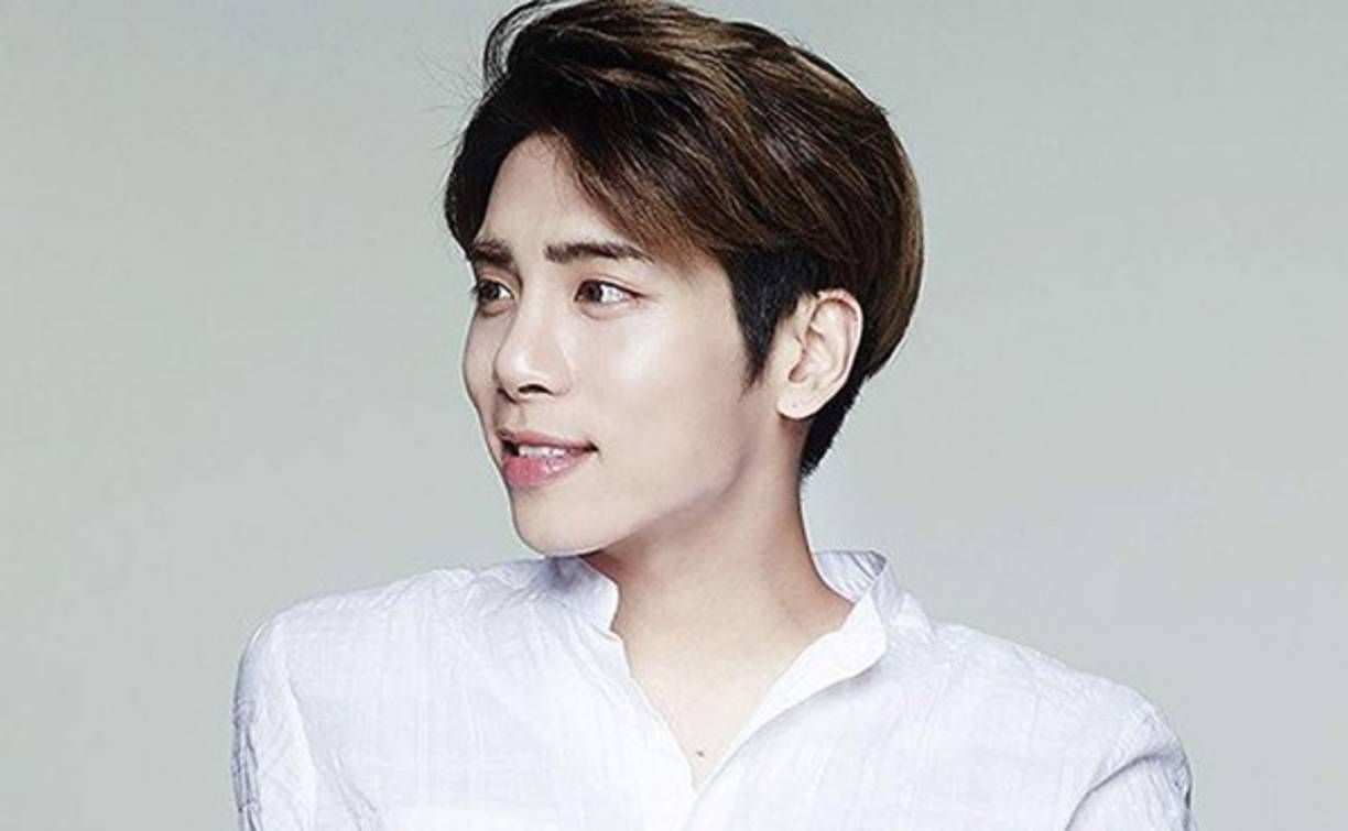 Kim Jong-hyun murió el 18 de diciembre a los 27 años de edad después de haber sido encontrado inconsciente en su apartamento en Gangnam, Seúl.<br/><br/>Su muerte ha trascendido las fronteras demostrando la gran popularidad de la estrella K-Pop.<br/><br/>Conoce quién era este joven promesa de la música.<br/><br/>