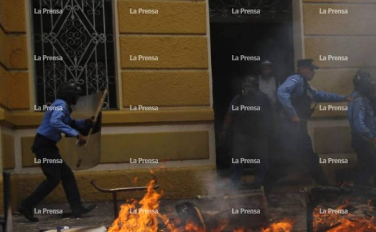 Detenidos, heridos y daños a la propiedad pública y privada por las manifestaciones este lunes.