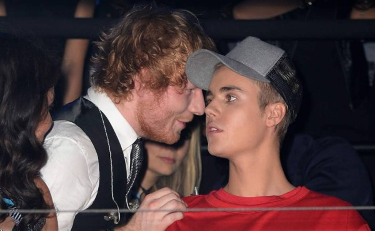 ¡Que susto! Ed Sheeran sorprendió a Jutin Bieber en los Europe Music Awards (EMA), pero que le dijo.