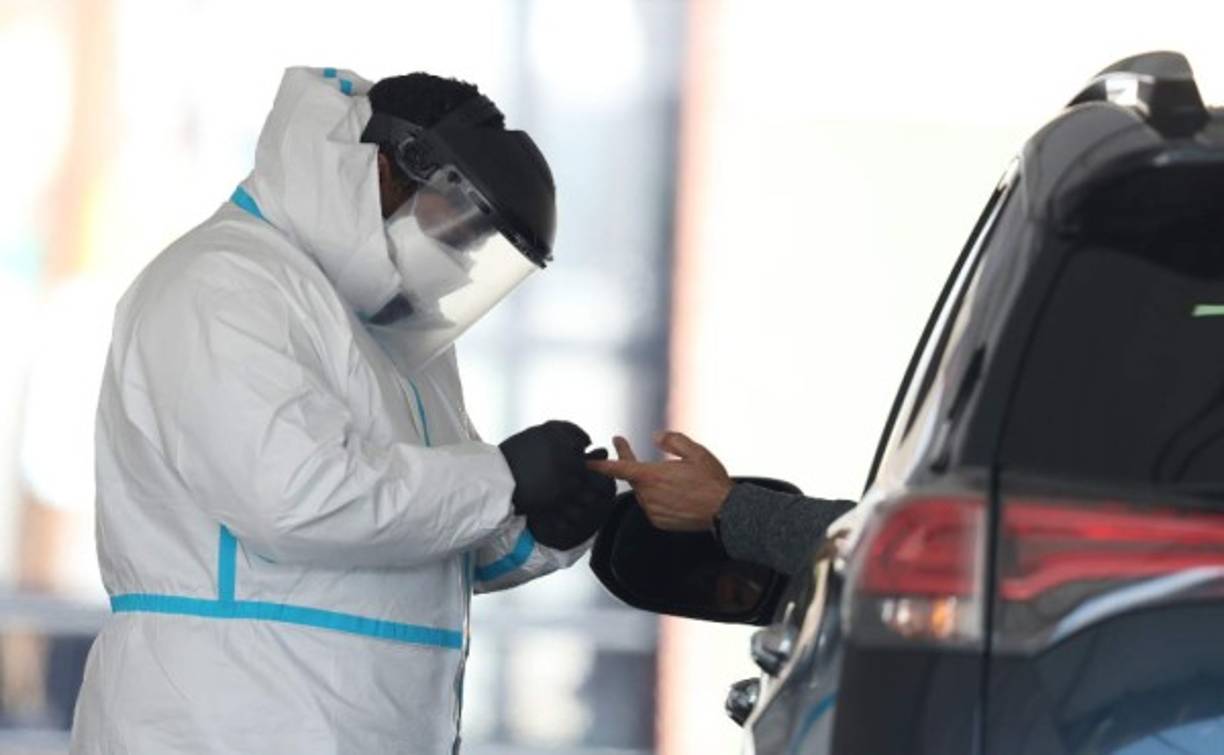 Los Centros para el Control y Prevención de las Enfermedades (CDC) de los EEUU adicionaron también la pérdida abrupta del sentido del olfato o el gusto.