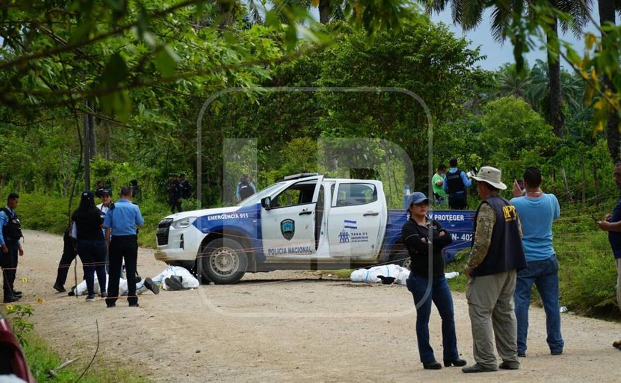 Los delincuentes se bajaron del Tacoma rojo y se escondieron entre la maleza al margen derecho de la calle. La patrulla 402, en la que andaban los policías, llegó hasta donde estaba el pick up rojo, estos se bajaron de la patrulla y vieron que ya no estaban los sospechosos.
